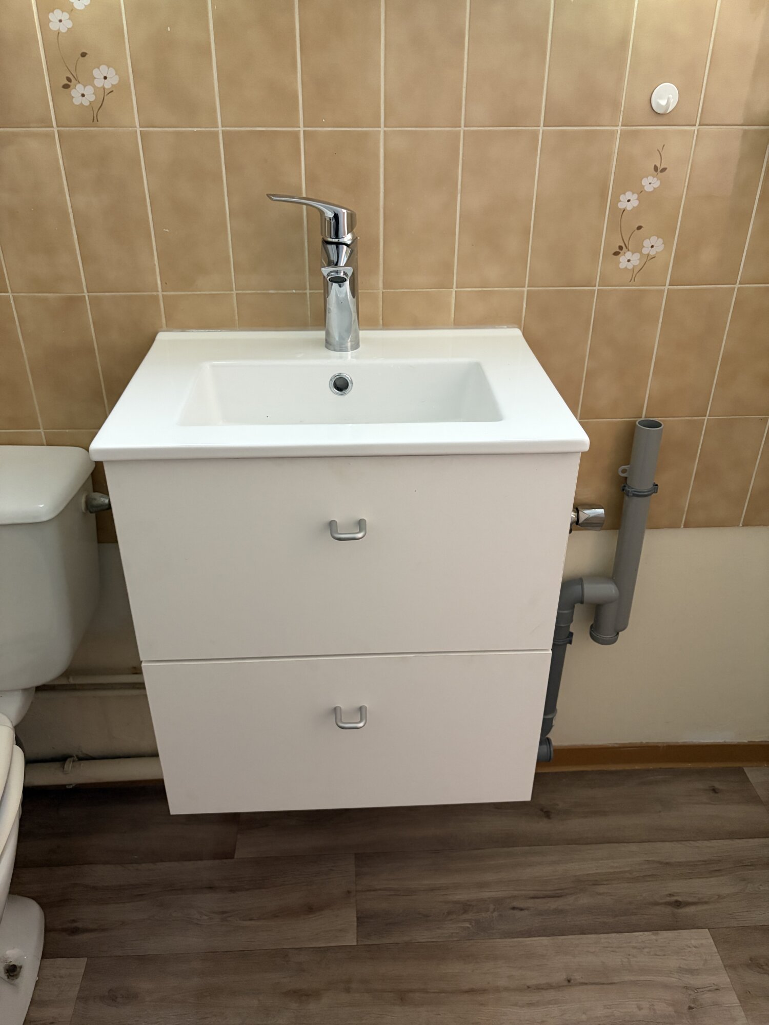 Plombier &agrave; Colmar : changement d&rsquo;un lave-mains dans une salle de bain &agrave; Ingersheim Guebwiller